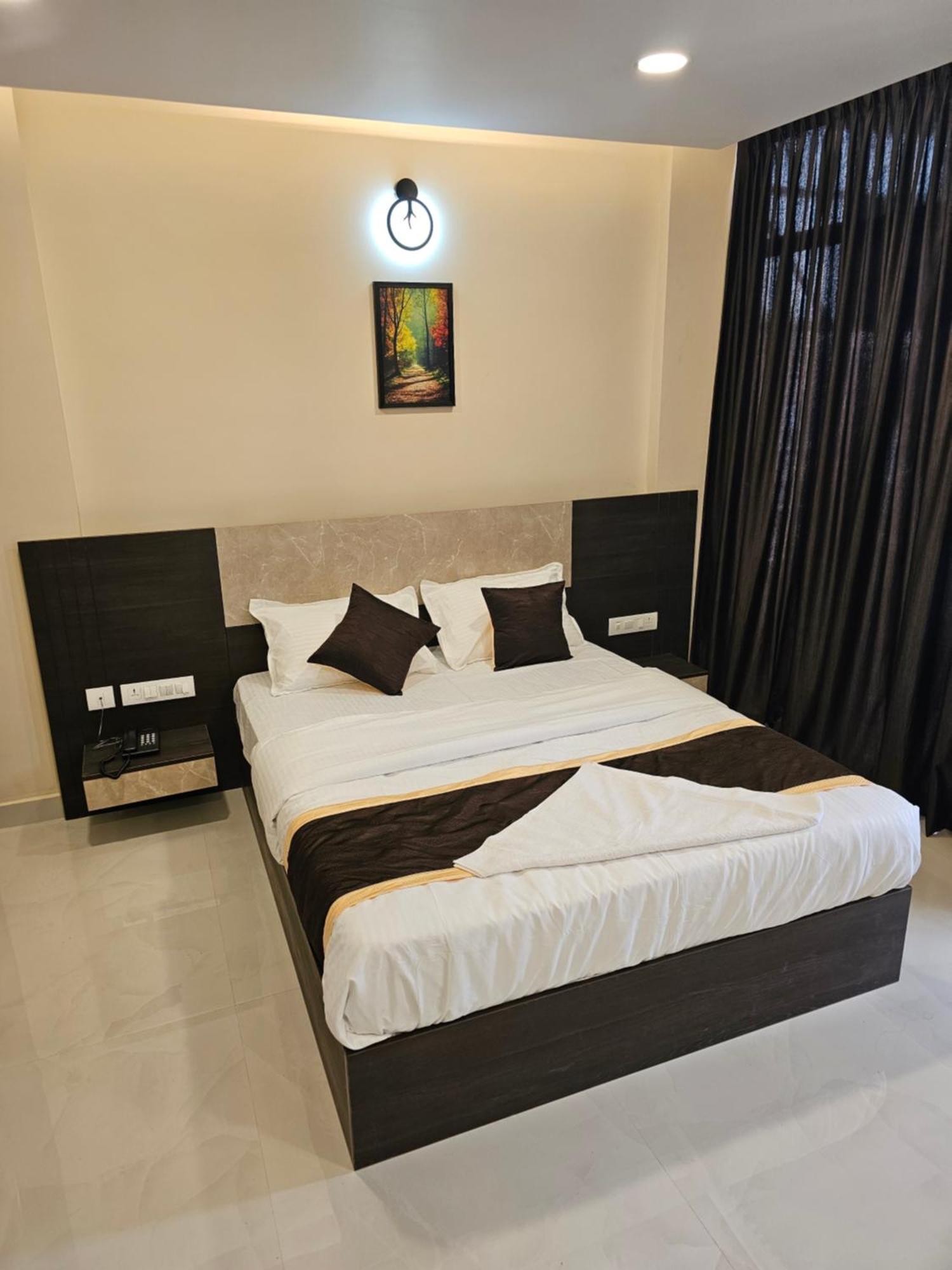 Thaal Residency Cheruvathur-Hala Groups Nīleshwar Kültér fotó